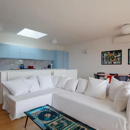 Casa de Férias Quercia House, Inside A Private Park, Pool, Tennis, Ac, Parking Next And A Garage In Lerici! *