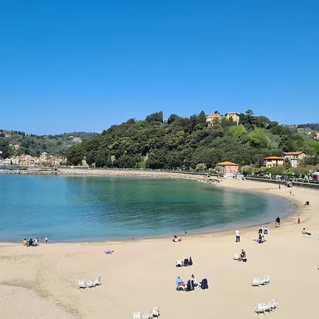 Quercia House, Inside A Private Park, Pool, Tennis, Ac, Parking Next And A Garage In Lerici! Holiday home Lerici