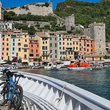 Quercia House, Inside A Private Park, Pool, Tennis, Ac, Parking Next And A Garage In Lerici! Holiday home Lerici