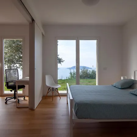 Quercia House, Inside A Private Park, Pool, Tennis, Ac, Parking Next And A Garage In Lerici! Lerici