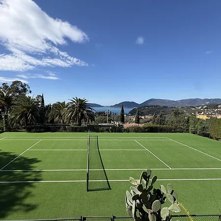 Quercia House, Inside A Private Park, Pool, Tennis, Ac, Parking Next And A Garage In Lerici! Holiday home Lerici